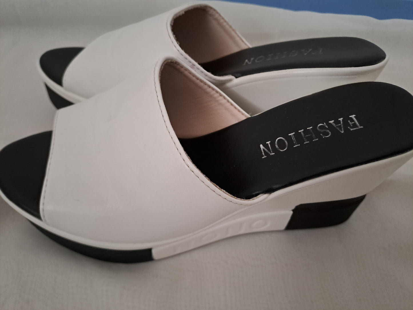 Women Single Band sandals, fashionable Wedge Slide Sandals For Outdoor.